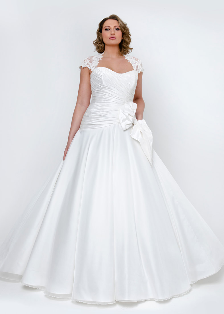 Structure strapless wedding dress with full organza skirt. Shown worn with our matching corded lace straps